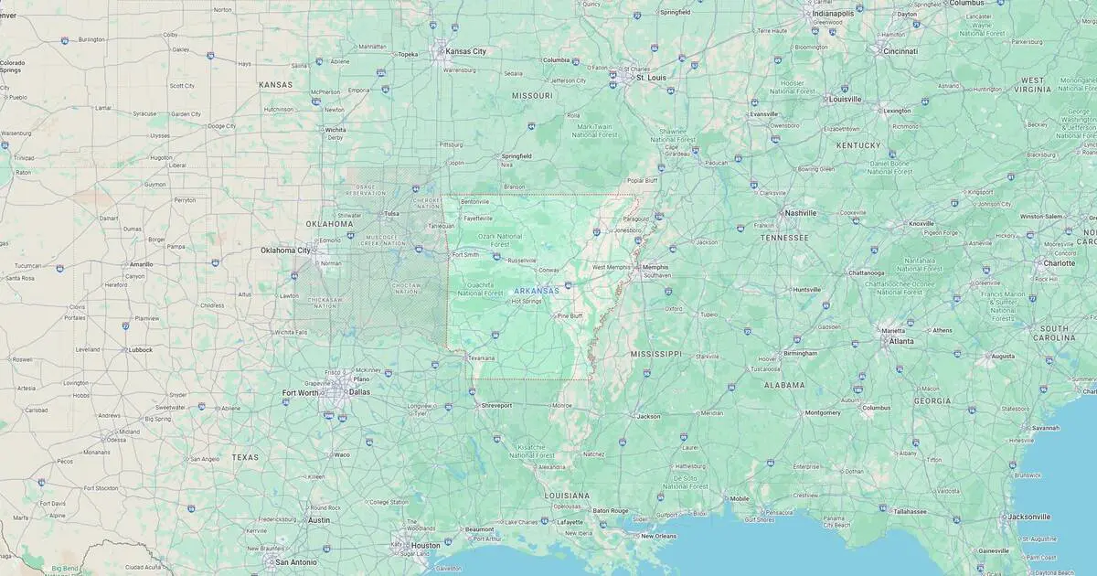 Detailed map of Oklahoma, Texas, Louisiana, Mississippi, Alabama, Tennessee, Kentucky, and surrounding states, highlighting major cities, highways, and national parks for regional orientation.