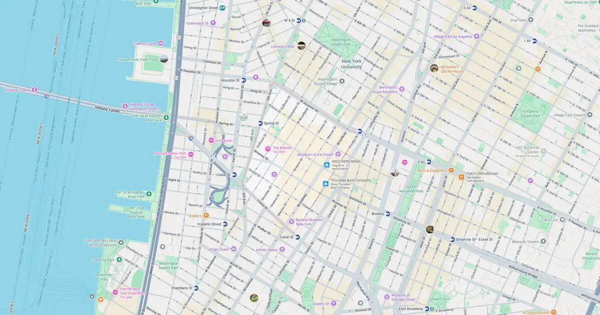 Detailed map of downtown San Francisco showing streets, landmarks, and public transportation options.