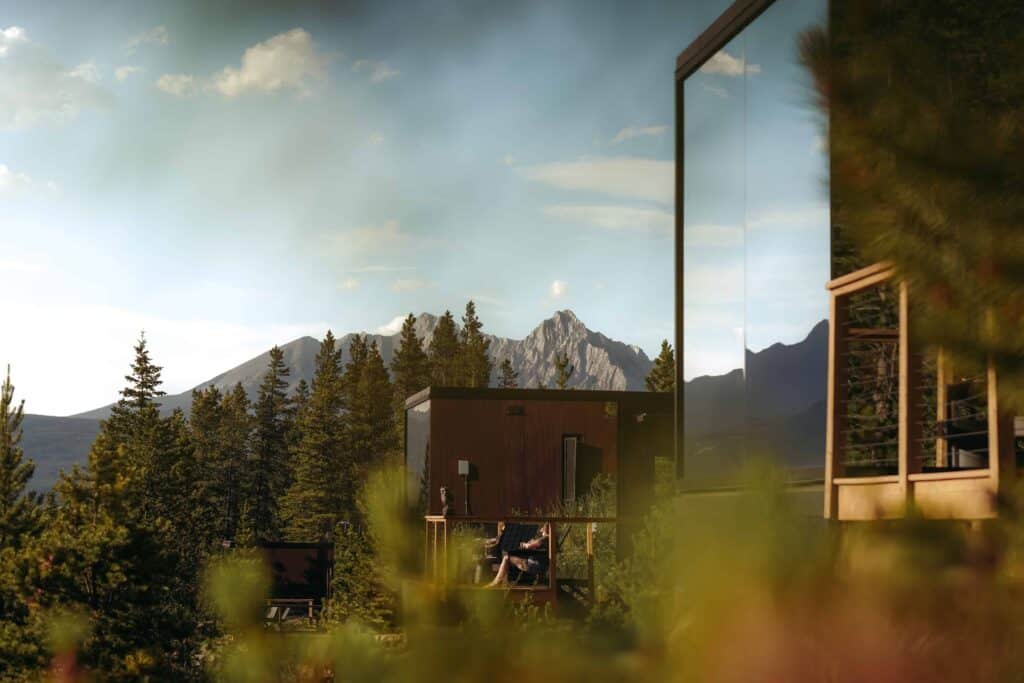 Elegant mountain retreat showcasing modern architecture amid lush pine trees and stunning mountain views, perfect for nature lovers and outdoor enthusiasts.